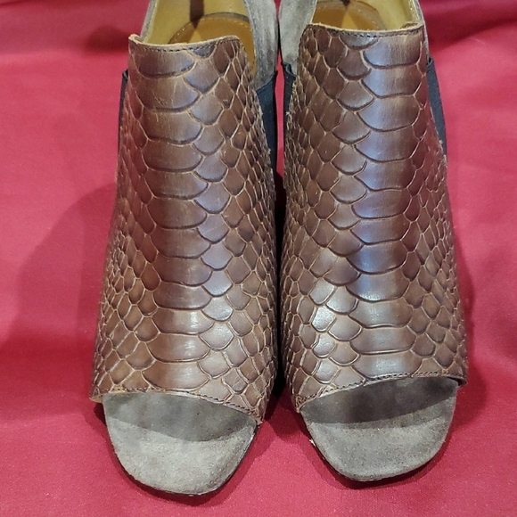 Donald J. Pliner Brown Snakeskin Embossed Wedge Shoes - Picture 3 of 11